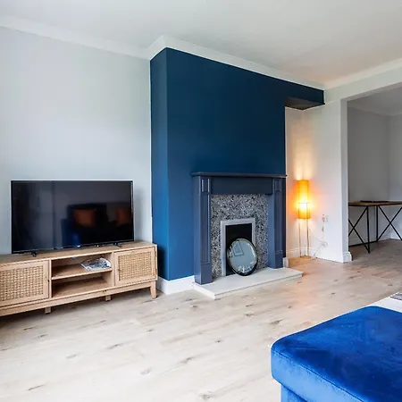 Comfortable 2 Bedroom House In Dom wakacyjny *