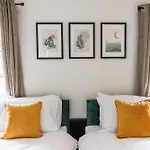 Сasa de vacaciones Comfortable 2 Bedroom House In