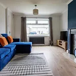 Comfortable 2 Bedroom House In Сasa de vacaciones *