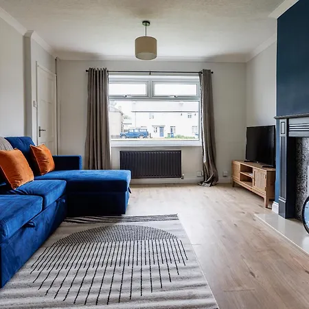 Comfortable 2 Bedroom House In Holiday home *